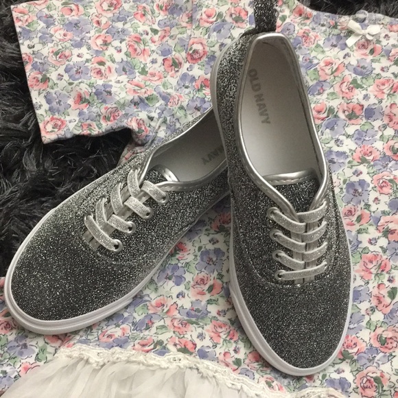 Old Navy Other - 💥HOST PICK💥 Silver Metallic Sneakers